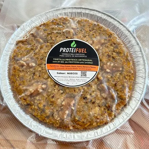 Etiqueta original de ProteiFuel sobre una tortilla sabor Nueces